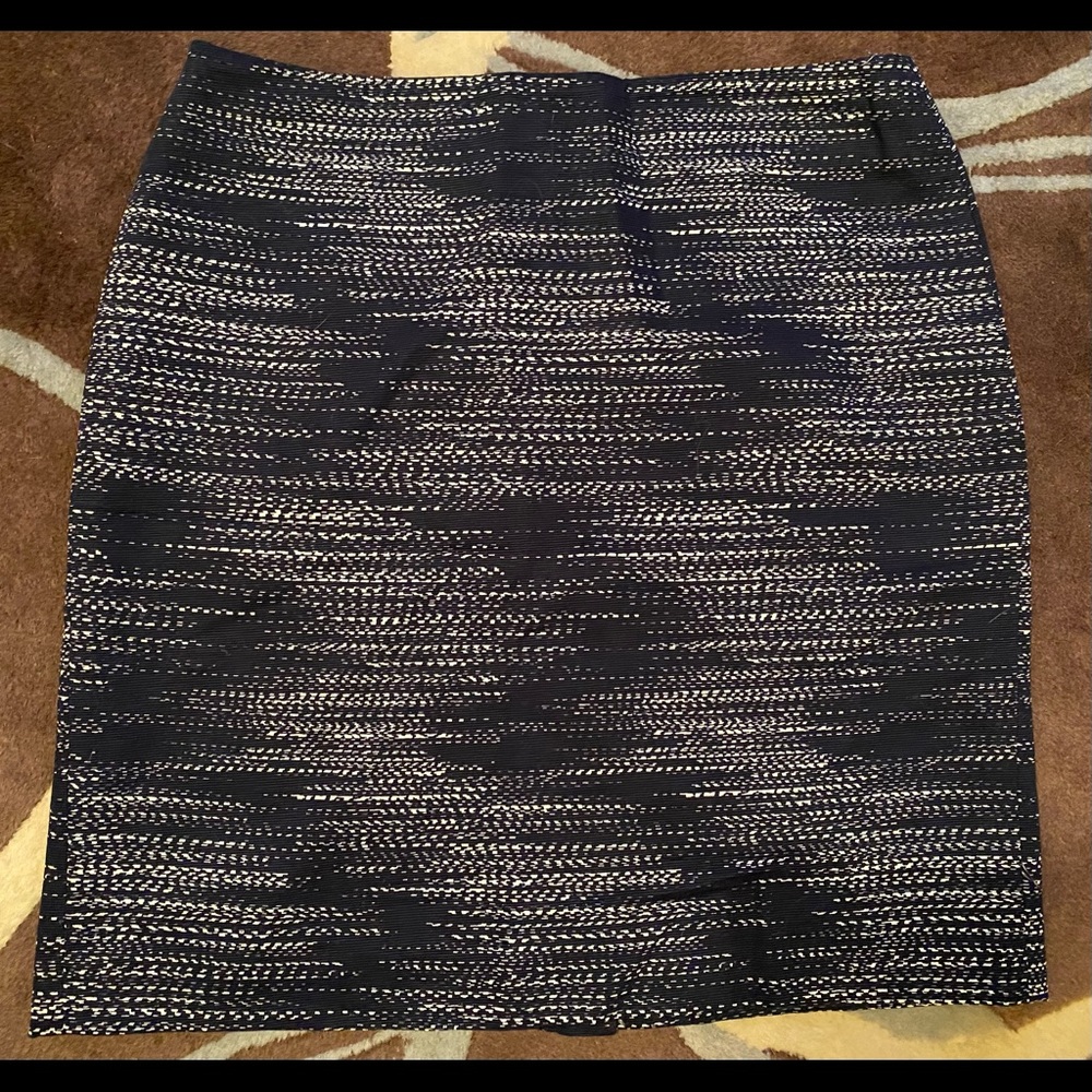 Classy, fully-lined Jones New York Skirt